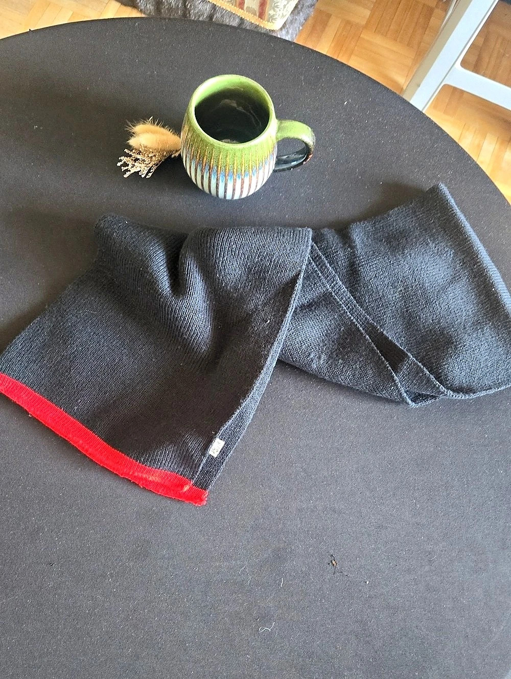 Black & Red Wrap Scarf Star Trek Wardrobe S4 Toronto